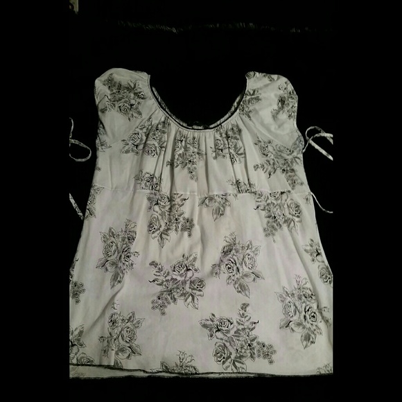 White floral print top - Picture 1 of 3